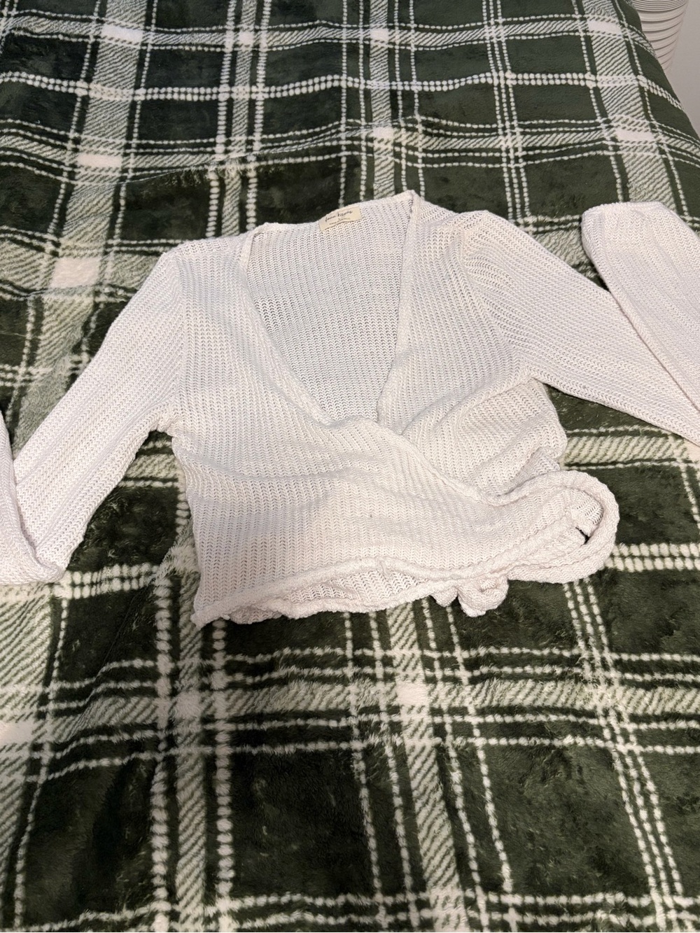 Free Kisses White V‑Neck Wrap Sweater